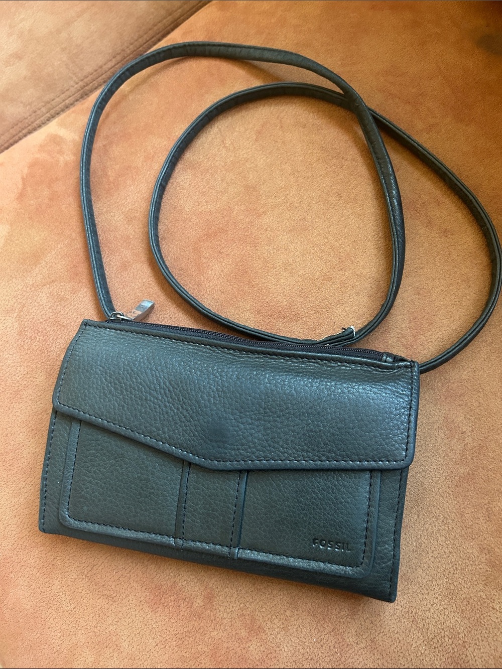 Fossil Black Pebbled Leather Crossbody Wallet